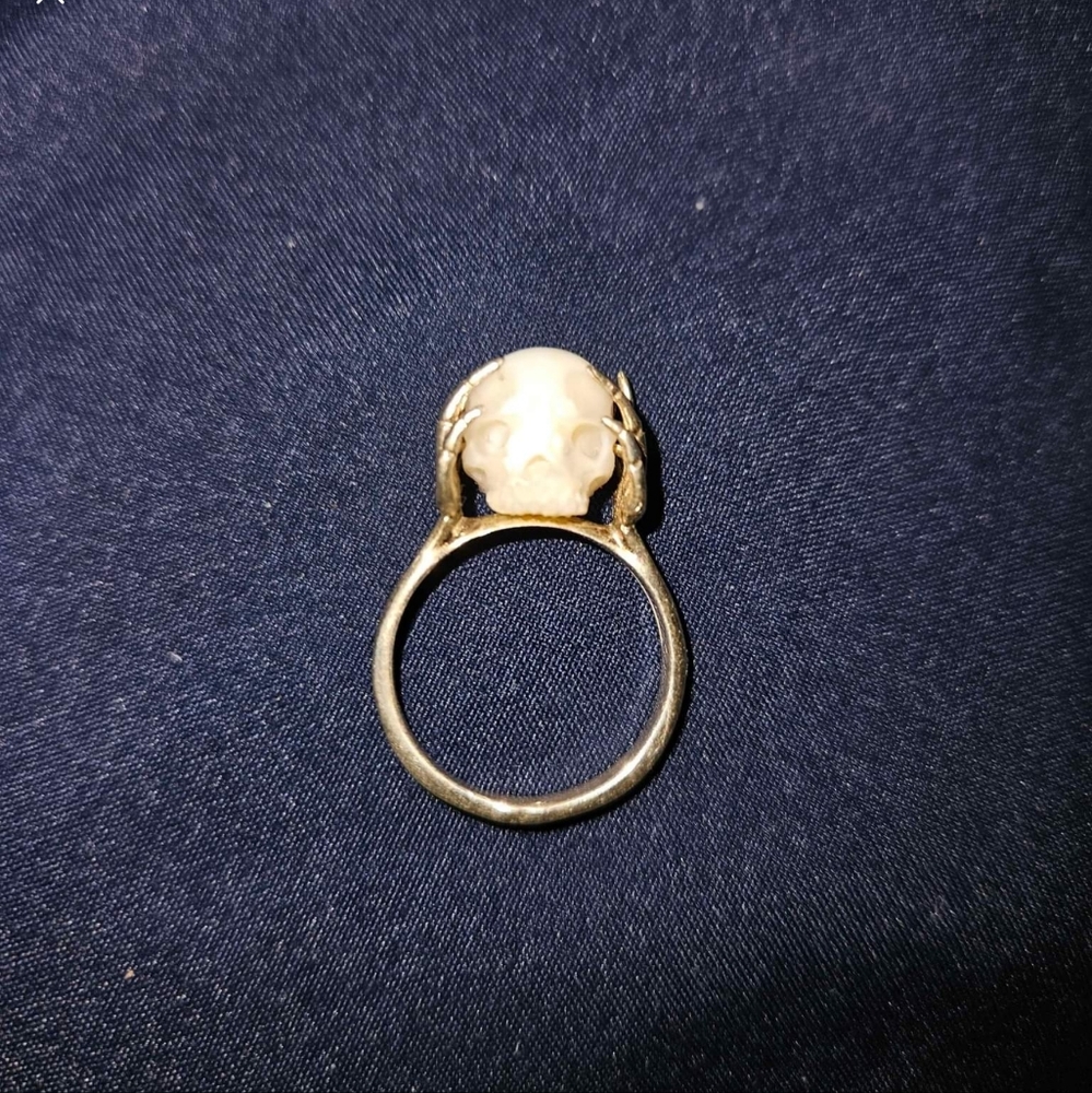 Skull ring